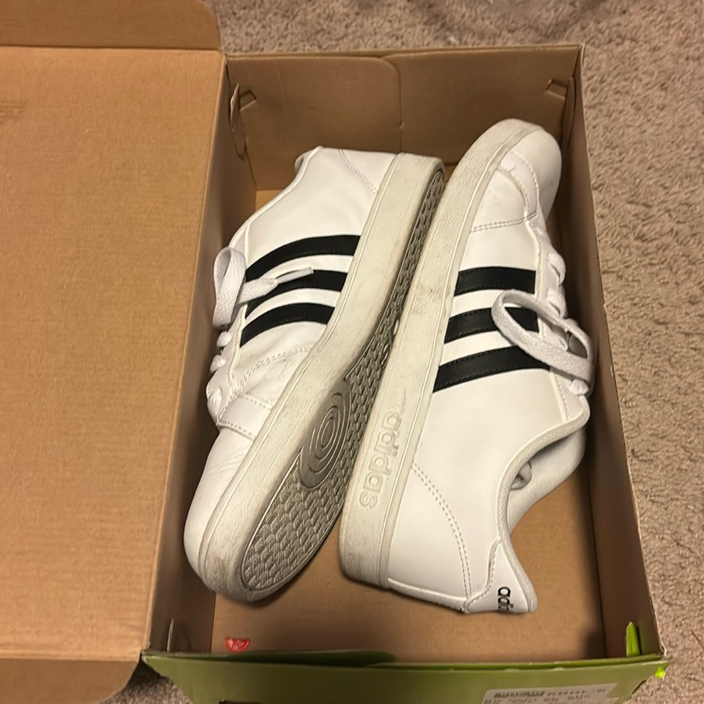 GUC Adidas sneakers Big kid 7. Fits women 7.5